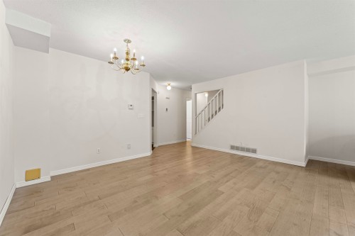 5-2600 Beaverbrook Crescent, Burnaby, BC - Indoor Photo Showing Other Room