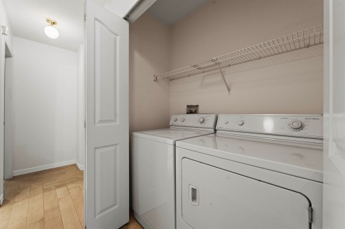 5-2600 Beaverbrook Crescent, Burnaby, BC - Indoor Photo Showing Laundry Room