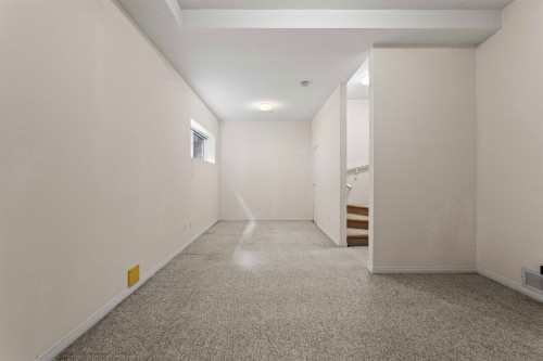 5-2600 Beaverbrook Crescent, Burnaby, BC - Indoor Photo Showing Other Room