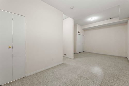 5-2600 Beaverbrook Crescent, Burnaby, BC - Indoor Photo Showing Other Room