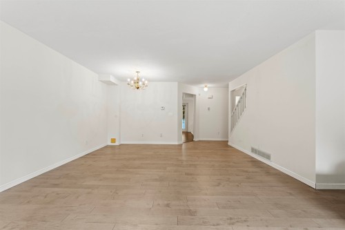 5-2600 Beaverbrook Crescent, Burnaby, BC - Indoor Photo Showing Other Room