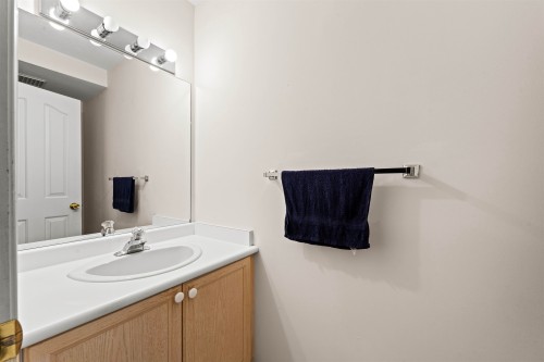 5-2600 Beaverbrook Crescent, Burnaby, BC - Indoor Photo Showing Bathroom