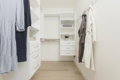 2-735 10Th Avenue E, Vancouver, BC - Indoor With Storage