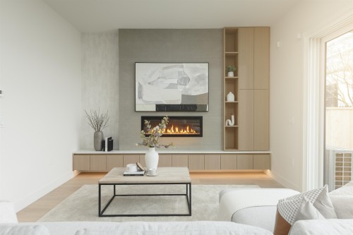 2-735 10Th Avenue E, Vancouver, BC - Indoor Photo Showing Living Room