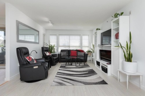 511-2951 Silver Springs Boulevard, Coquitlam, BC - Indoor Photo Showing Living Room