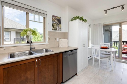 511-2951 Silver Springs Boulevard, Coquitlam, BC - Indoor Photo Showing Kitchen With Double Sink