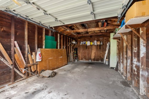 9620 No. 3 Road, Richmond, BC - Indoor Photo Showing Garage