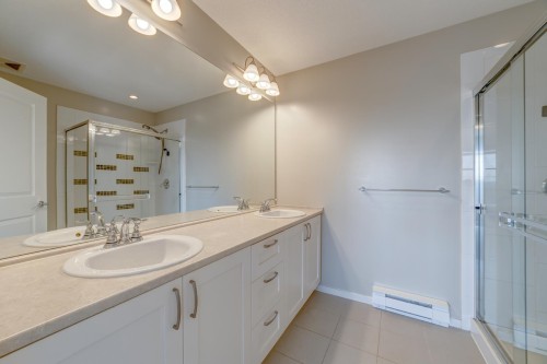 187-3105 Dayanee Springs Boulevard, Coquitlam, BC - Indoor Photo Showing Bathroom