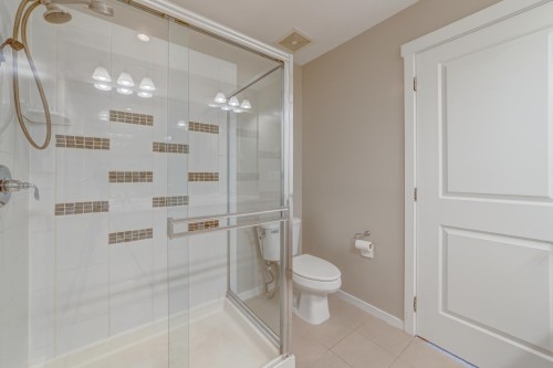 187-3105 Dayanee Springs Boulevard, Coquitlam, BC - Indoor Photo Showing Bathroom