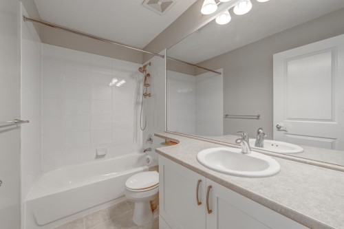 187-3105 Dayanee Springs Boulevard, Coquitlam, BC - Indoor Photo Showing Bathroom
