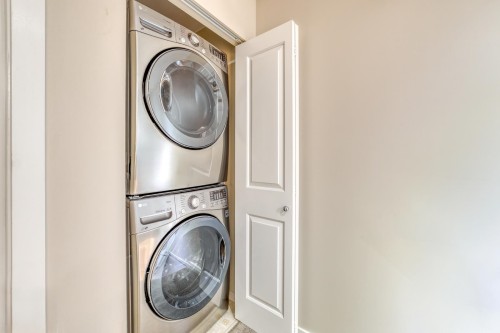 187-3105 Dayanee Springs Boulevard, Coquitlam, BC - Indoor Photo Showing Laundry Room