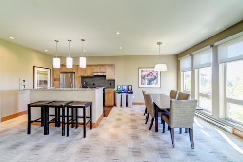 187-3105 Dayanee Springs Boulevard, Coquitlam, BC - Indoor Photo Showing Dining Room