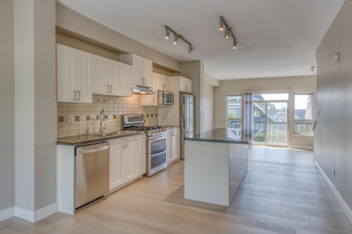 187-3105 Dayanee Springs Boulevard, Coquitlam, BC - Indoor Photo Showing Kitchen With Stainless Steel Kitchen With Upgraded Kitchen