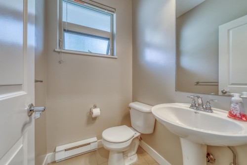 187-3105 Dayanee Springs Boulevard, Coquitlam, BC - Indoor Photo Showing Bathroom
