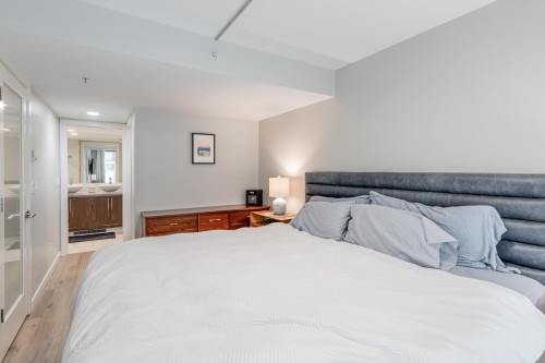 1227 Richards Street, Vancouver, BC - Indoor Photo Showing Bedroom