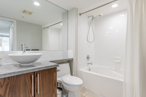 1227 Richards Street, Vancouver, BC - Indoor Photo Showing Bathroom