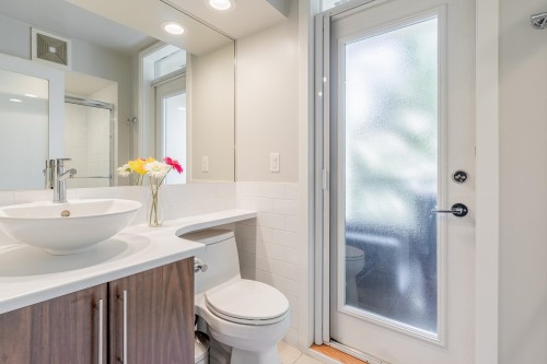 1227 Richards Street, Vancouver, BC - Indoor Photo Showing Bathroom