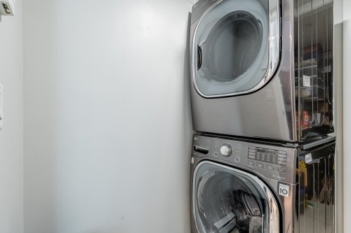 1227 Richards Street, Vancouver, BC - Indoor Photo Showing Laundry Room