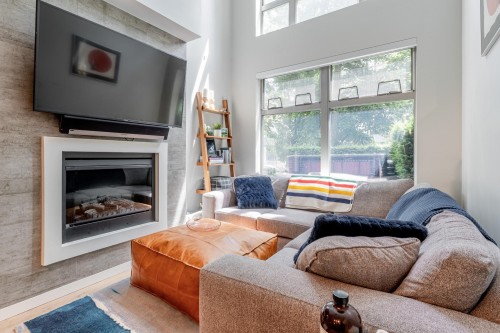 1227 Richards Street, Vancouver, BC - Indoor Photo Showing Living Room With Fireplace