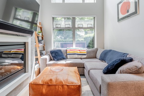 1227 Richards Street, Vancouver, BC - Indoor Photo Showing Living Room With Fireplace