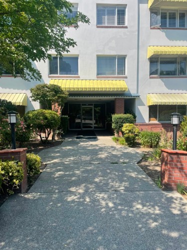 101-2469 Cornwall Avenue  Vancouver, BC V6K 1B9