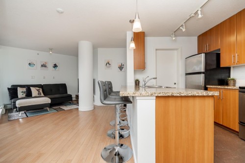 806-58 Keefer Place, Vancouver, BC - Indoor Photo Showing Kitchen