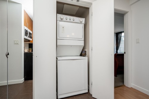 806-58 Keefer Place, Vancouver, BC - Indoor Photo Showing Laundry Room