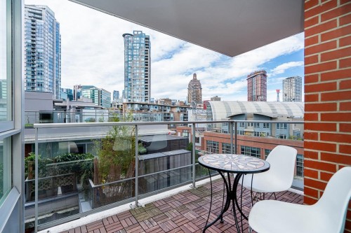 806-58 Keefer Place, Vancouver, BC - Outdoor With Exterior