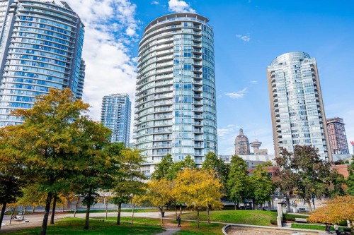 806-58 Keefer Place, Vancouver, BC - Outdoor With Facade