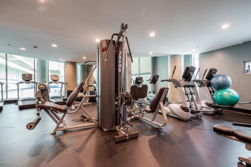806-58 Keefer Place, Vancouver, BC - Indoor Photo Showing Gym Room