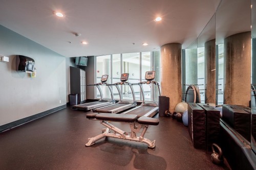 806-58 Keefer Place, Vancouver, BC - Indoor Photo Showing Gym Room
