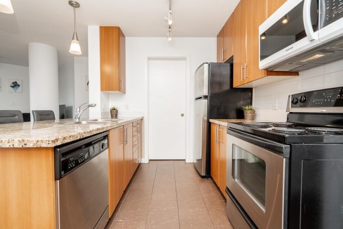 806-58 Keefer Place, Vancouver, BC - Indoor Photo Showing Kitchen