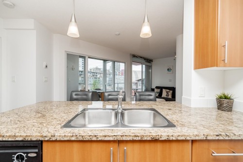 806-58 Keefer Place, Vancouver, BC - Indoor Photo Showing Kitchen With Double Sink