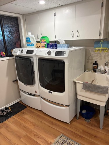5350 Benner Road, Sechelt, BC - Indoor Photo Showing Laundry Room