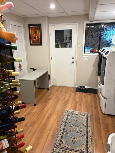 5350 Benner Road, Sechelt, BC - Indoor Photo Showing Laundry Room