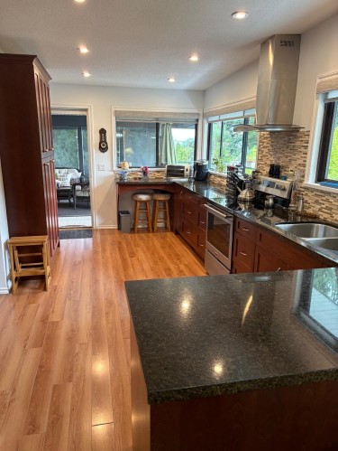 5350 Benner Road, Sechelt, BC - Indoor Photo Showing Kitchen With Double Sink With Upgraded Kitchen