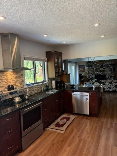 5350 Benner Road, Sechelt, BC - Indoor Photo Showing Kitchen With Double Sink