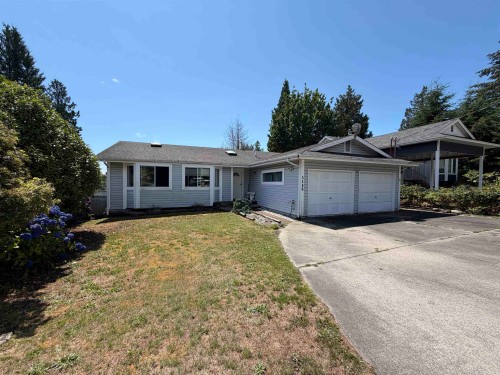 5466 Carnaby Place, Sechelt, BC - Outdoor