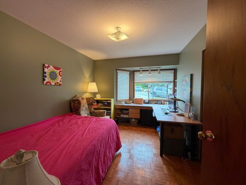 5466 Carnaby Place, Sechelt, BC - Indoor Photo Showing Bedroom