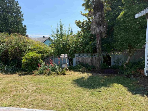 5466 Carnaby Place, Sechelt, BC - Outdoor