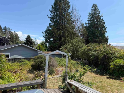 5466 Carnaby Place, Sechelt, BC - Outdoor