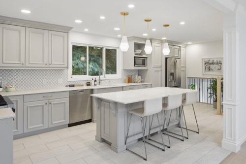 808 Signal Court, Coquitlam, BC - Indoor Photo Showing Kitchen With Upgraded Kitchen