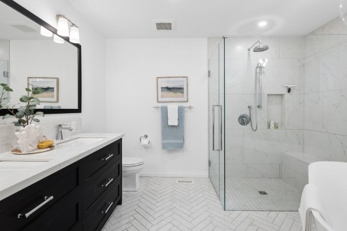 808 Signal Court, Coquitlam, BC - Indoor Photo Showing Bathroom