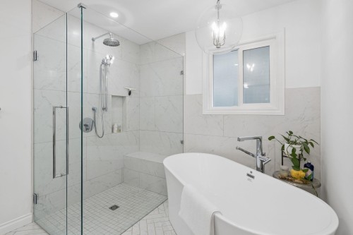 808 Signal Court, Coquitlam, BC - Indoor Photo Showing Bathroom