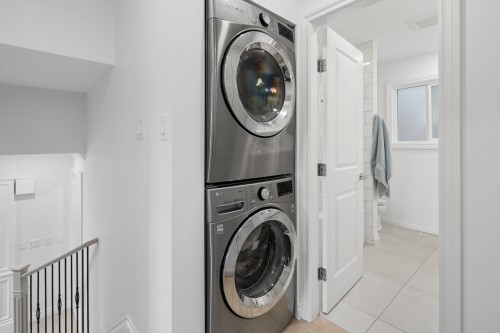 808 Signal Court, Coquitlam, BC - Indoor Photo Showing Laundry Room