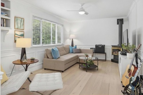 808 Signal Court, Coquitlam, BC - Indoor Photo Showing Living Room