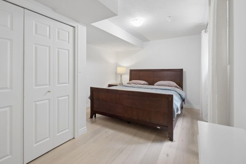 808 Signal Court, Coquitlam, BC - Indoor Photo Showing Bedroom
