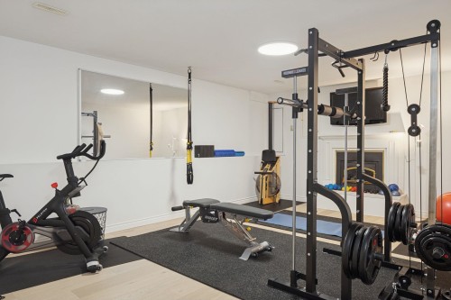 808 Signal Court, Coquitlam, BC - Indoor Photo Showing Gym Room