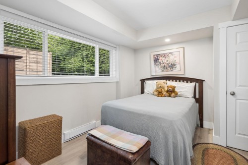 808 Signal Court, Coquitlam, BC - Indoor Photo Showing Bedroom