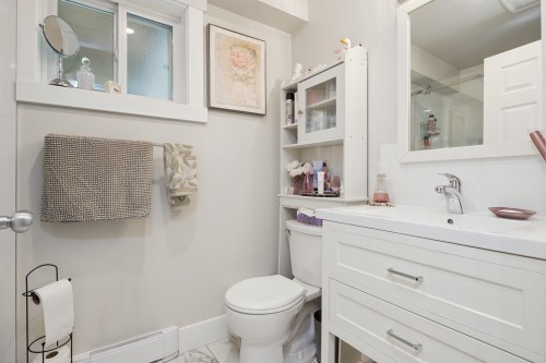 808 Signal Court, Coquitlam, BC - Indoor Photo Showing Bathroom